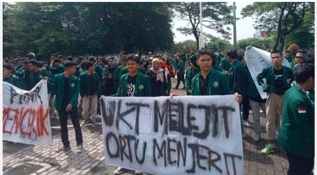 Mahasiswa USU Demo Pertanyakan UKT yang Melejit