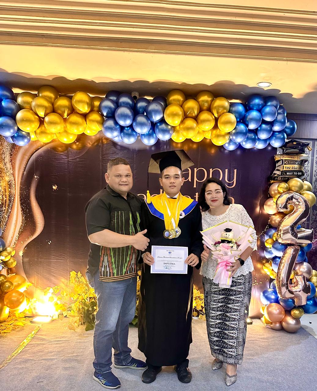 Education 21 Pekanbaru Gelar Wisuda, Sebastian Sianipar Juara 2 Umum