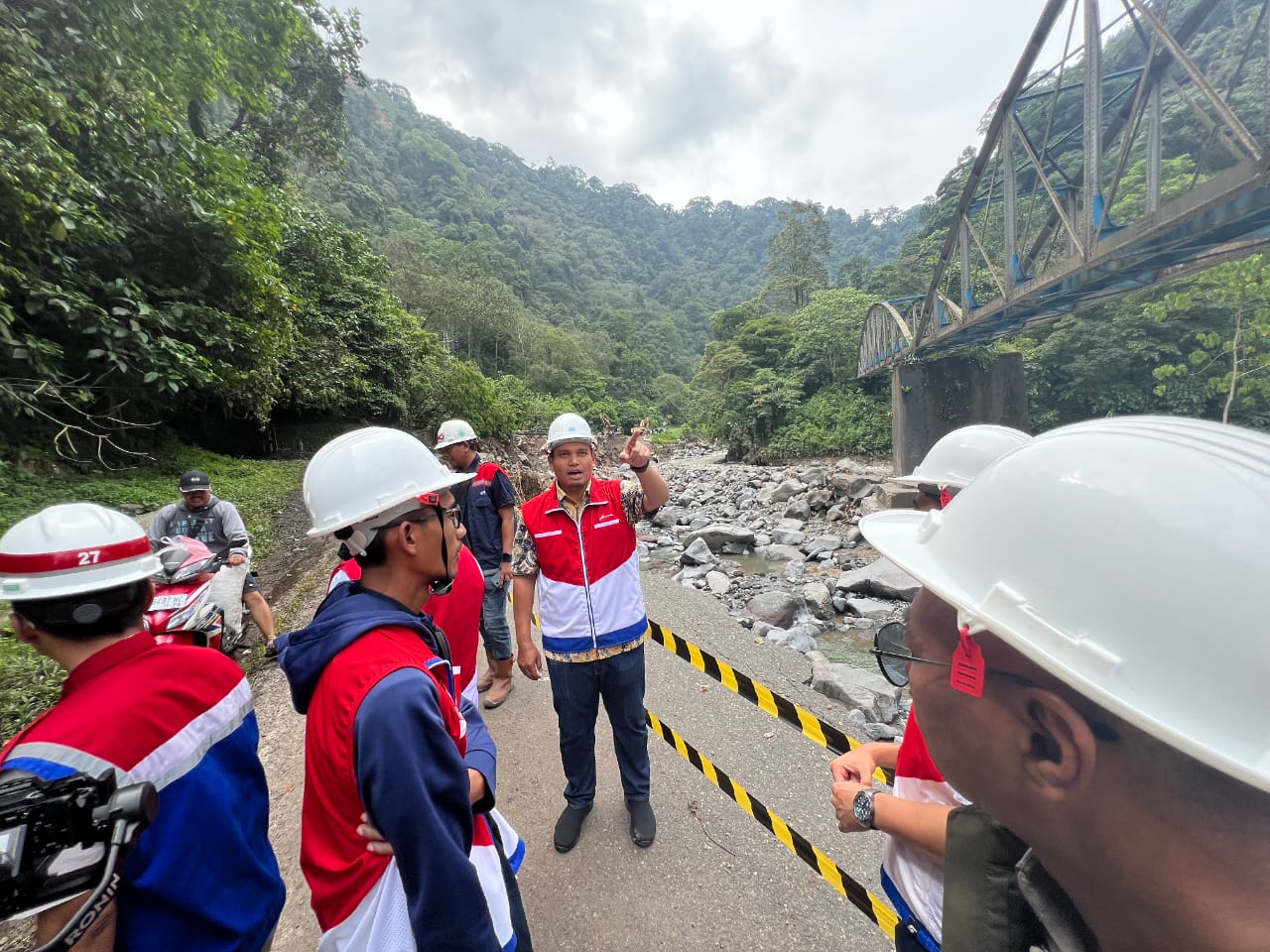 Pertamina Patra Niaga Regional Sumbagut Tinjau Langsung Jalur Distribusi Energi Pasca Banjir Lahar Dingin di Sumbar