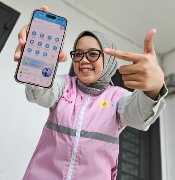 Srikandi PLN Safira Salma Mengajak Pelanggan Gunakan Aplikasi PLN Mobile untuk Akses Layanan PLN