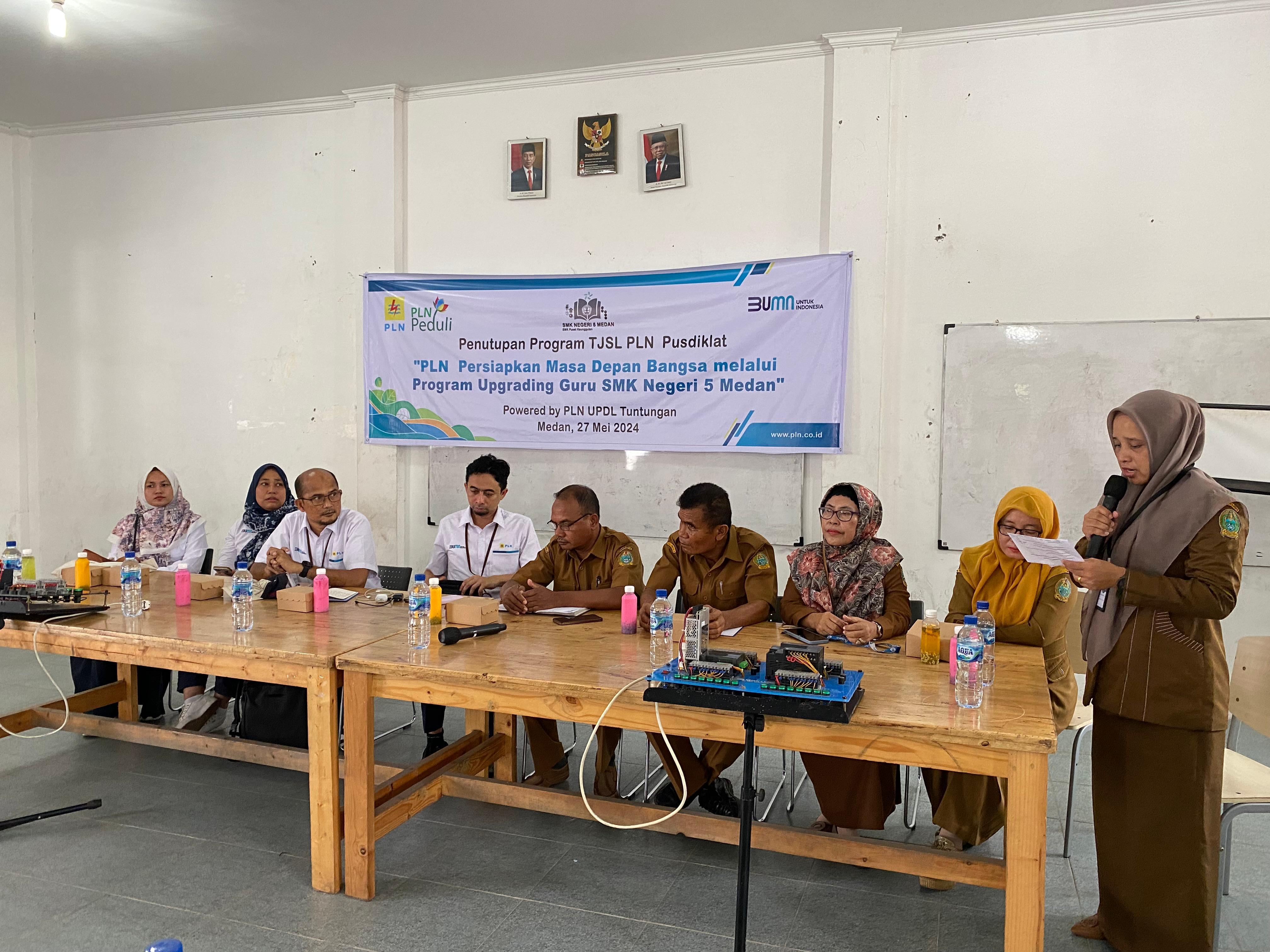 PLN Pusdiklat Persiapkan Generasi Muda yang Kompeten dalam Kelistrikan melalui Program TJSL Upgrading Guru di 2 SMK di Medan