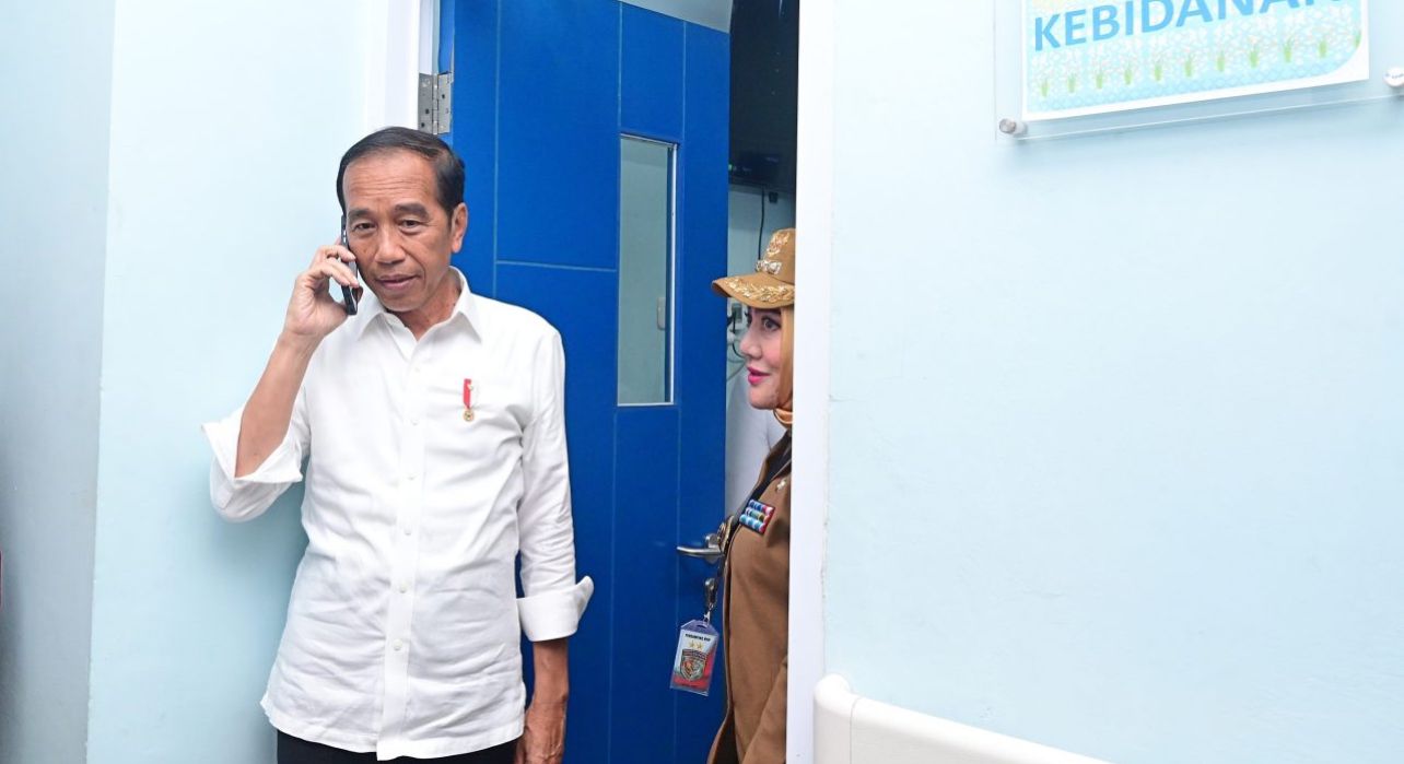 Presiden Jokowi Telepon Pak Bas saat Tinjau RSUD dr Sobirin