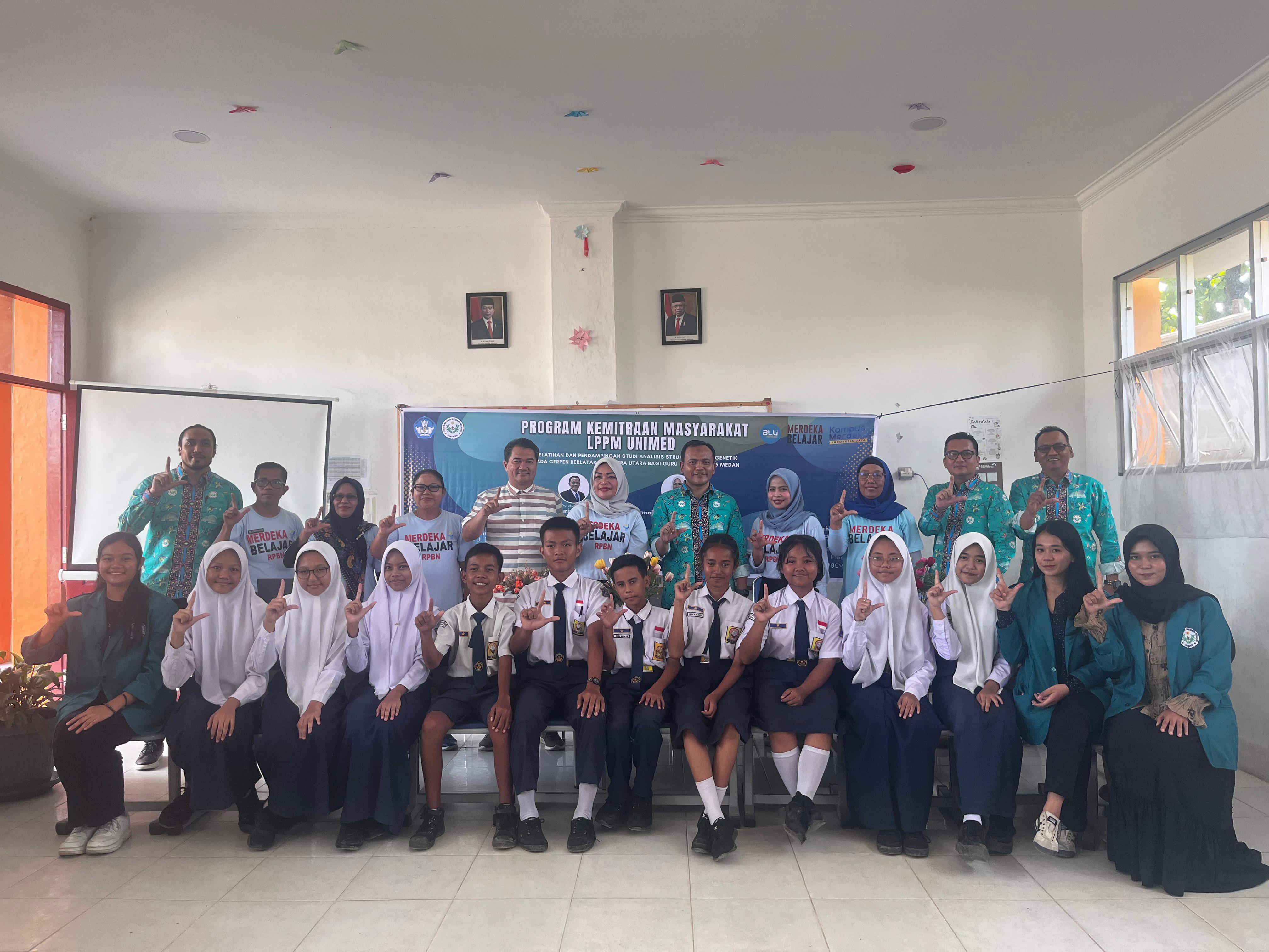 TIM PKM LPPM Unimed Gelar Pelatihan dan Pendampingan Analisis Cerpen Berlatar Sumut di SMPN 15 Medan