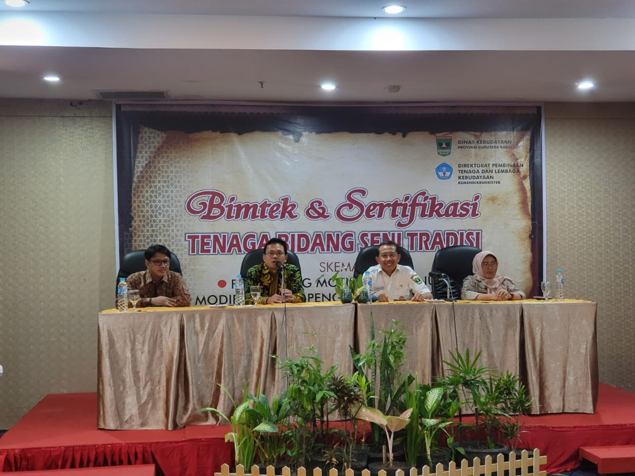Direktorat PTLK Gelar Bimtek dan Sertifikasi Tenaga Bidang Tradisi Penata Rias Hingga Perancang Batik