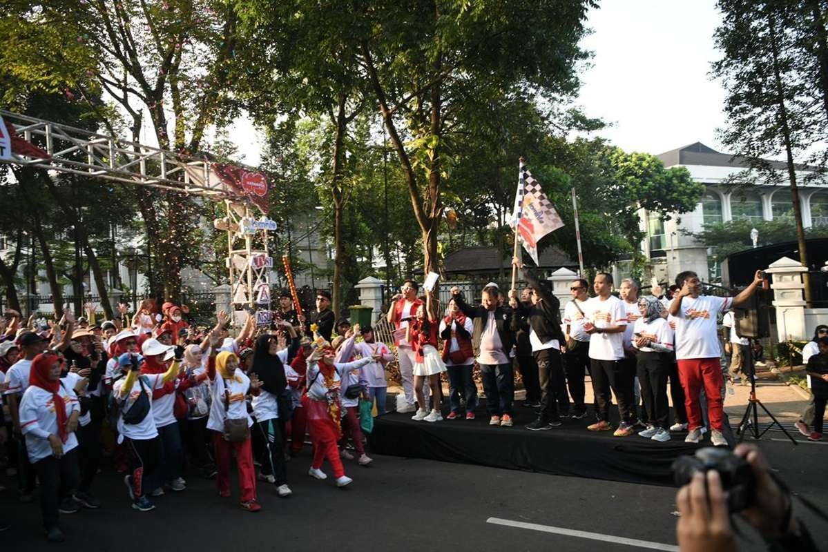 Sekda Jabar Lepas Jalan Sehat Harsiarda 2024