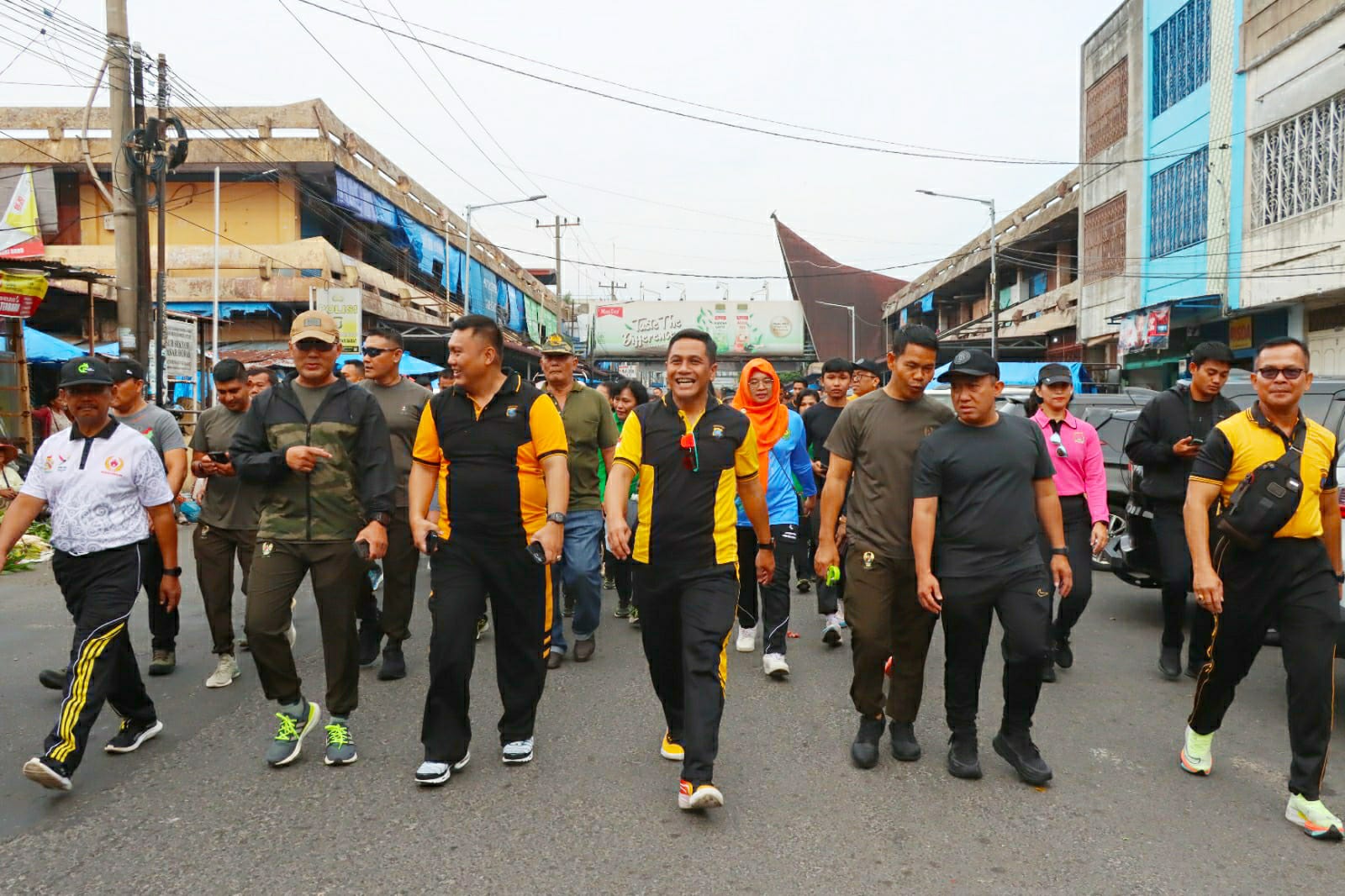 Kapolres Pematangsiantar Ikuti Jalan Santai dan Senam Aerobik HUT ke 62 Korem 022/PT