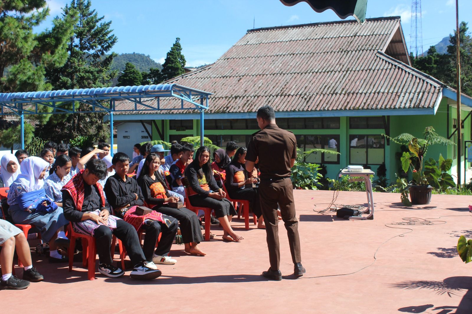 Jaksa Masuk Sekolah di SMK Negeri 1 Merdeka Karo