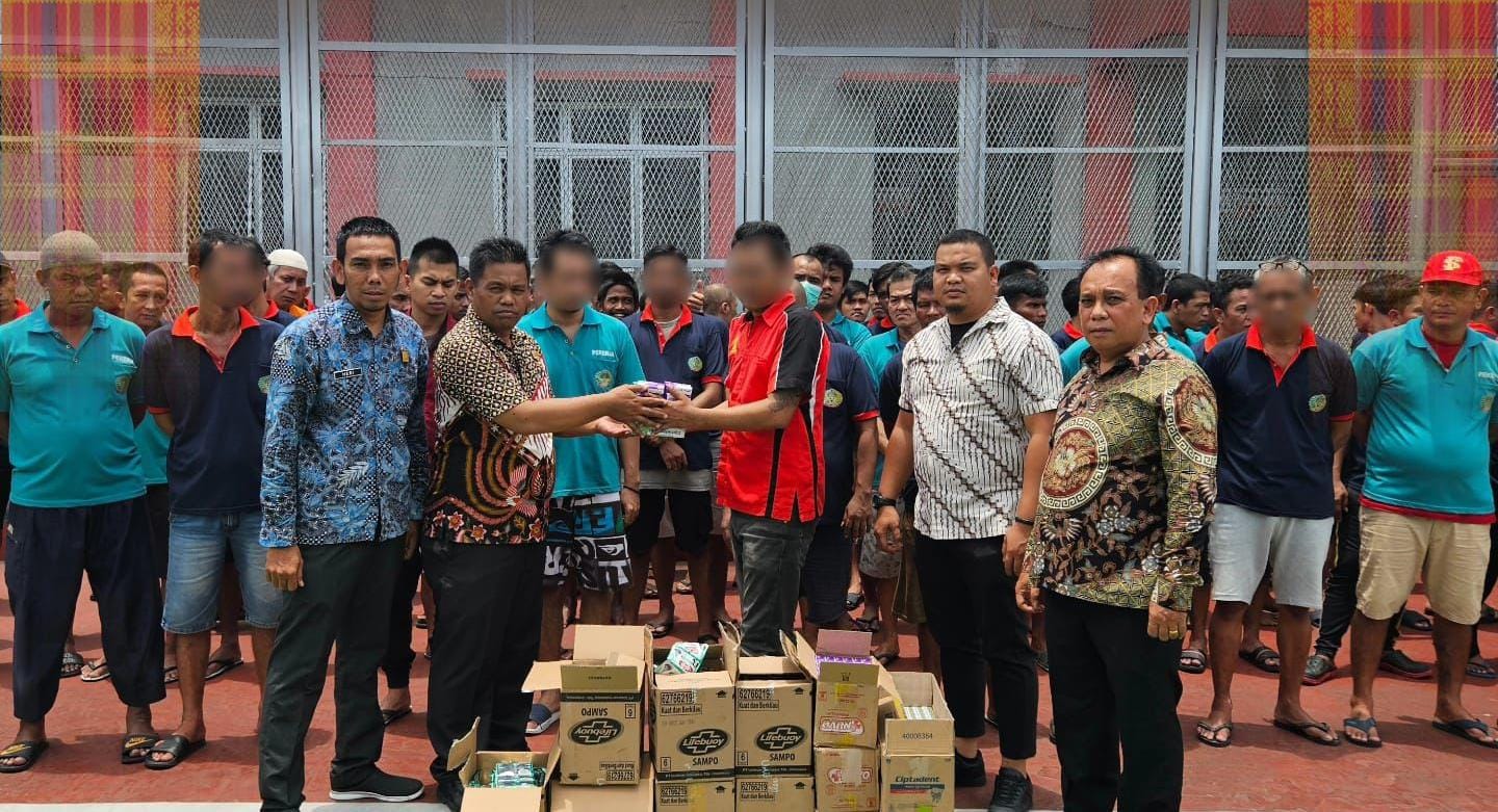 Lapas Pancurbatu Bagikan Peralatan Mandi dan Cangkir untuk WBP