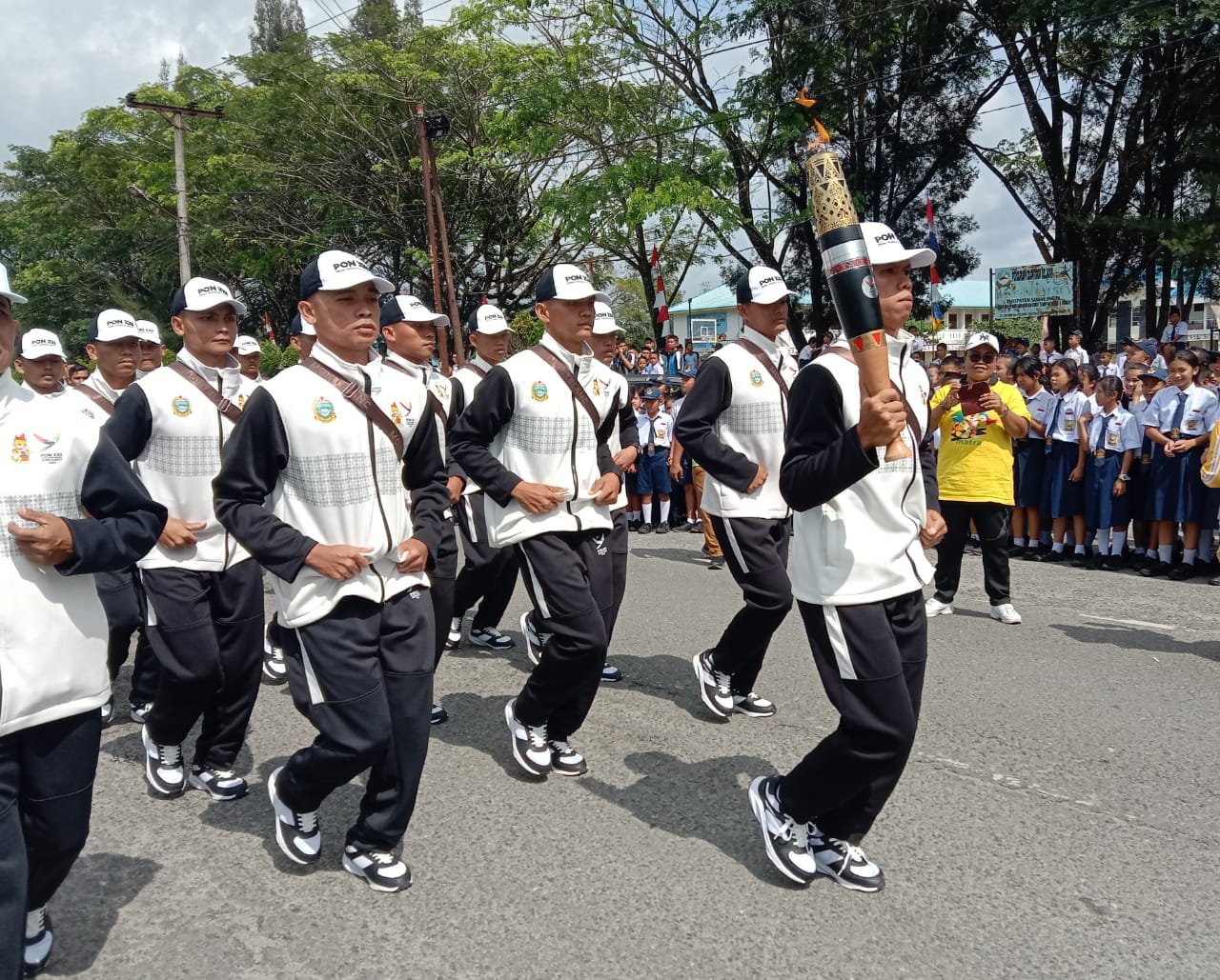 Kirab Obor Api PON XXI Disambut Meriah di Simalungun