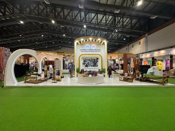 Kemendikbudristek Raih Penghargaan Stan Terbaik di Pameran Kriyanusa 2024