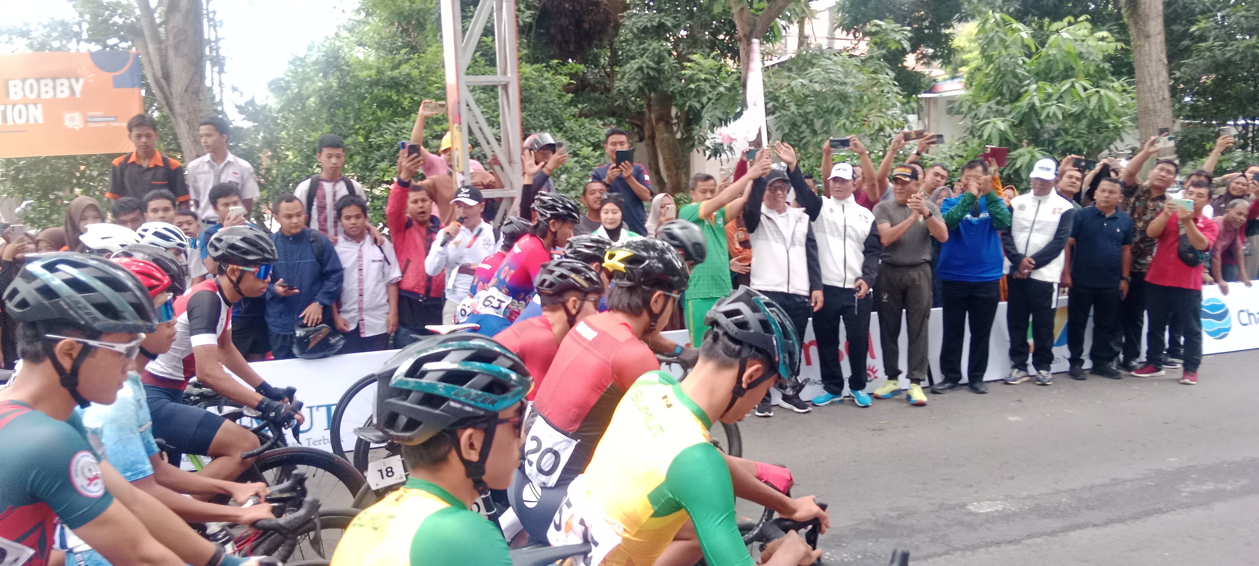 Lepas Atlet Road Bike Menuju Parapat, Pj Wali Kota Tebingtinggi: PON XXI Tingkatkan Ekonomi Lokal
