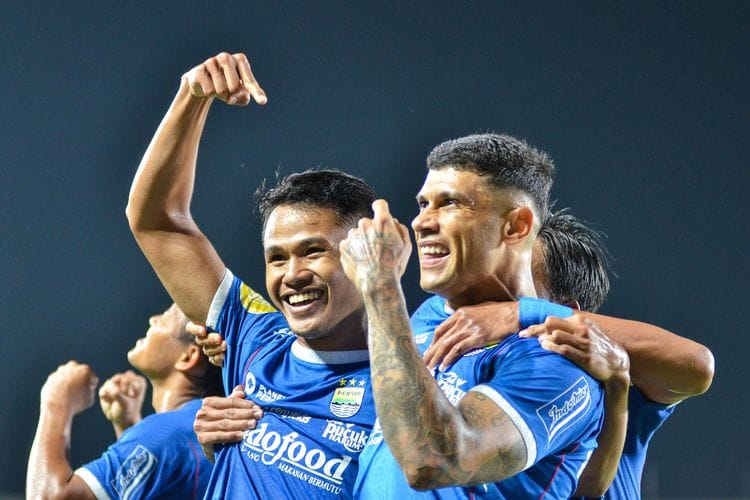 Kartu Merah Warnai Kemenangan 2-1 Persib atas PSIS
