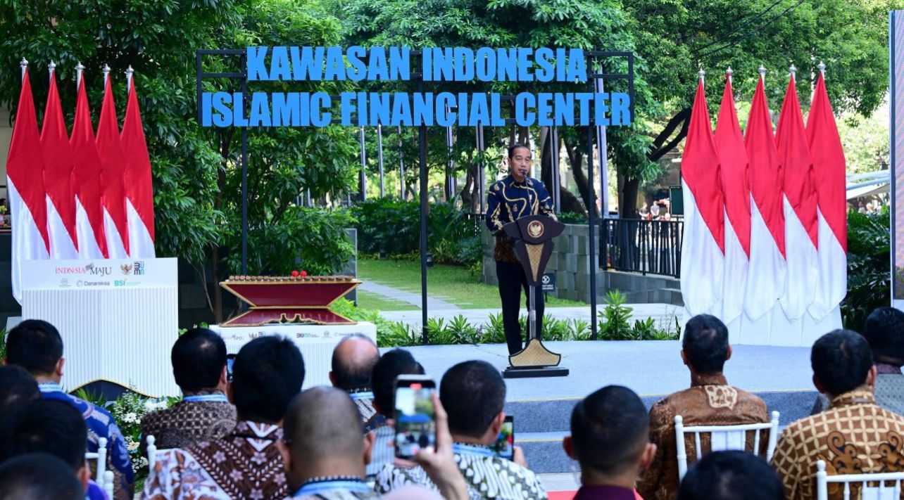 Presiden Jokowi Resmikan Kawasan Indonesia Islamic Financial Center