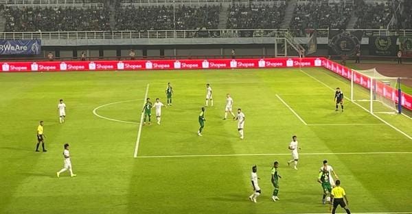 Persebaya Tundukkan Persis Solo 2-1 Berkat Brace Malik Risaldi