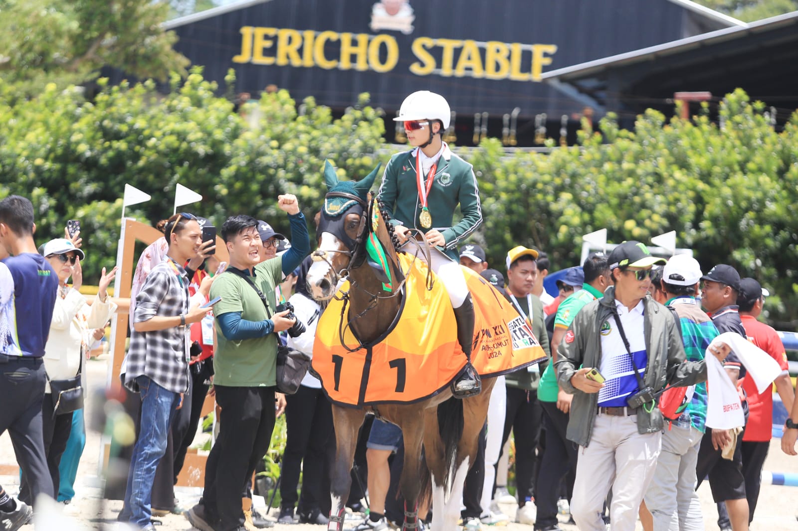 Dinov Sumbang Emas Sumut di Equestrian