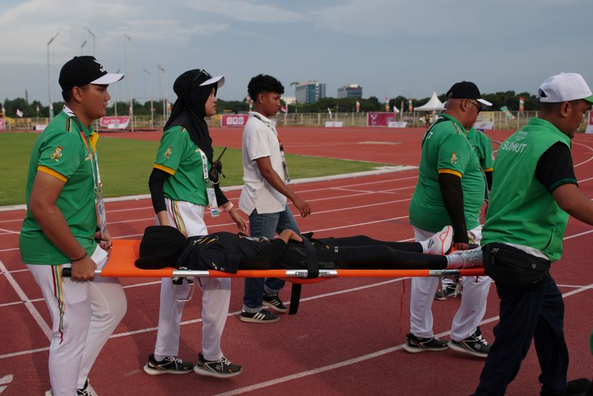 Tim Medical Center PON XXI Siaga di Stadion Madya Atletik