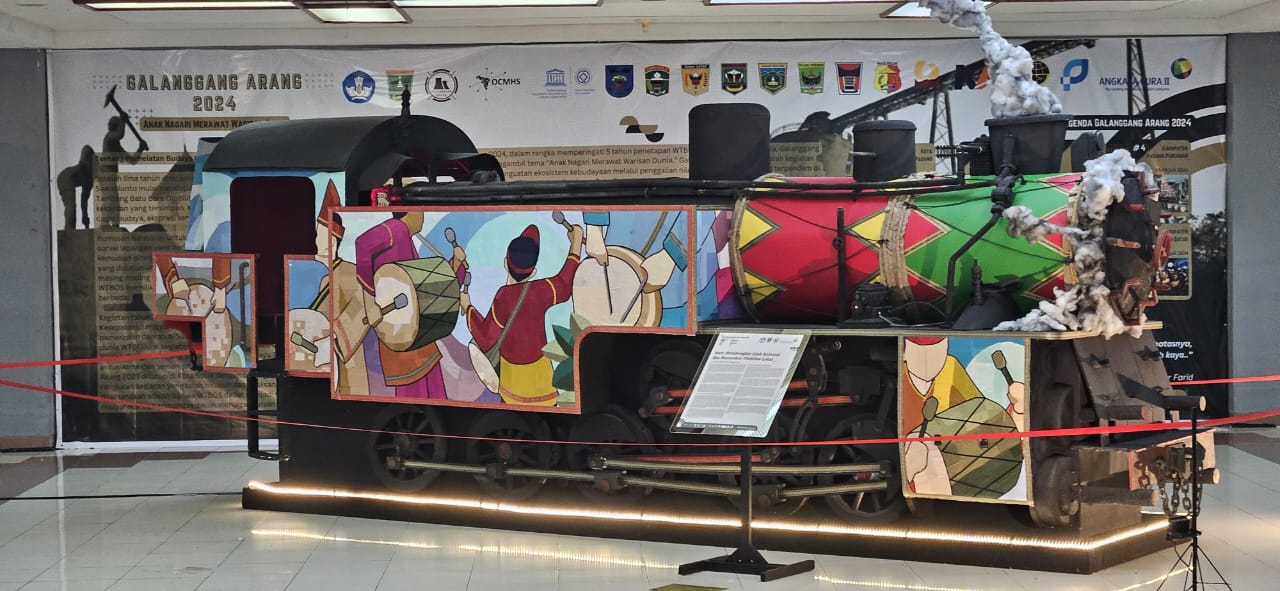 Pameran Seni Rayakan 5 Tahun WTBOS di Bandara Minangkabau