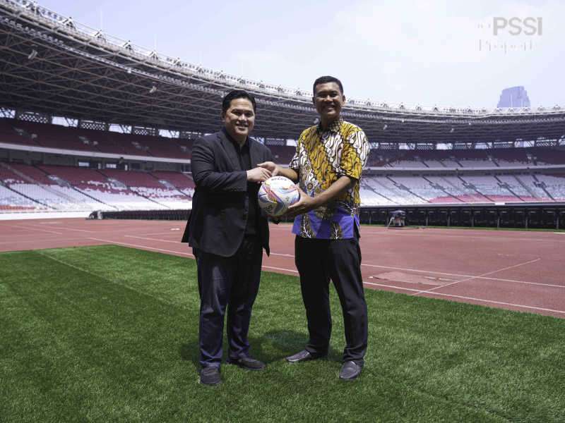 Erick Thohir Terima Bola Paus Fransiskus, Dukung Persatuan dan Perdamaian