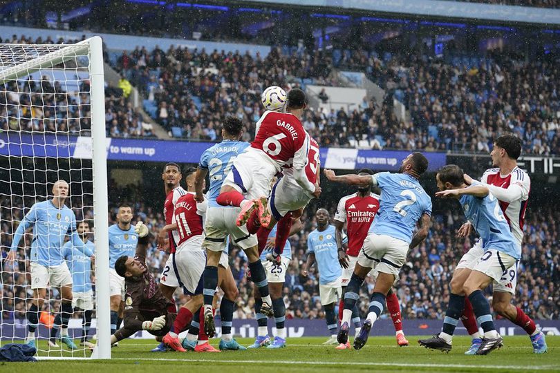 Manchester City Menahan Imbang Arsenal 2-2
