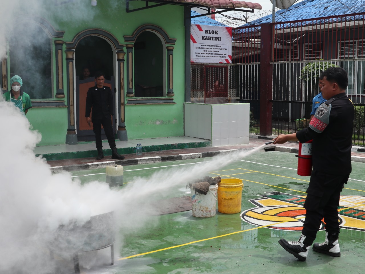 Rutan Tarutung dan Damkar Taput Gelar Simulasi Penanganan Kebakaran