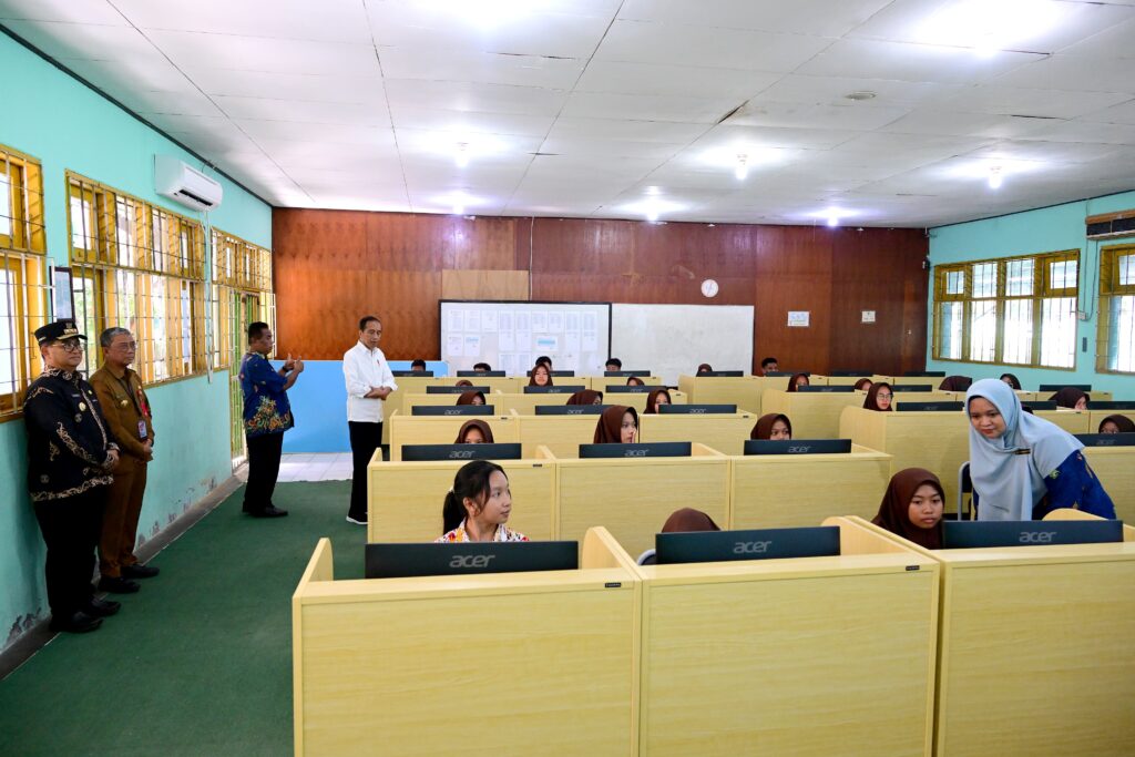 Presiden Jokowi Tinjau SMK Negeri 1 Tanah Grogot