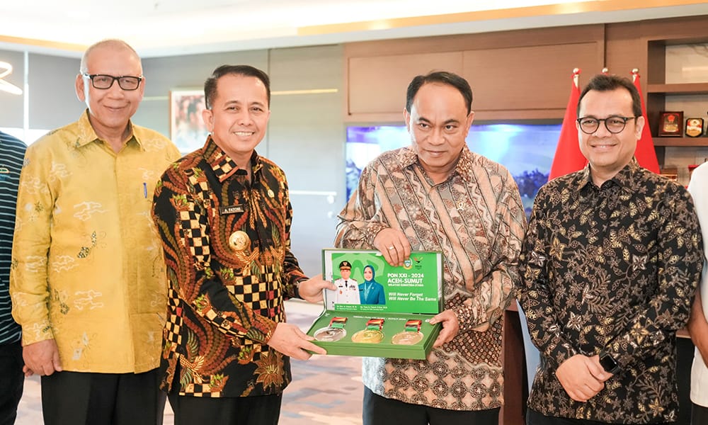 Pemprov Sumut Berikan Penghargaan kepada Menkominfo atas Fasilitasi Media Center PON XXI