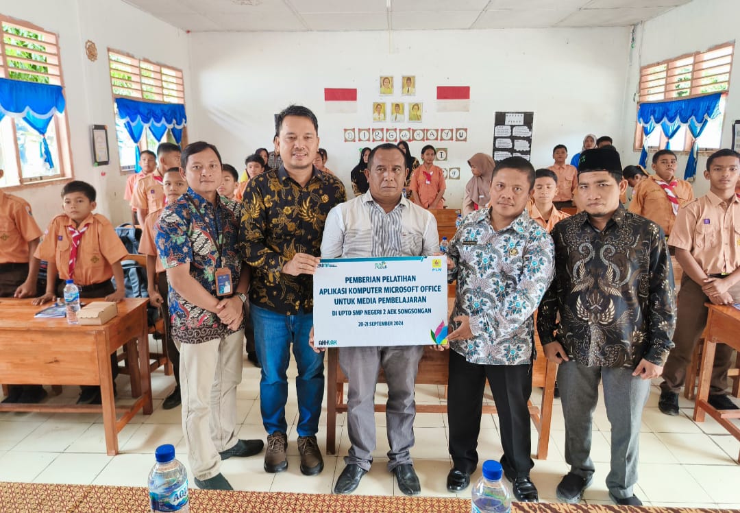 PLN Peduli, Dukung Pelatihan Aplikasi Komputer di SMPN 2 Aek Songsongan