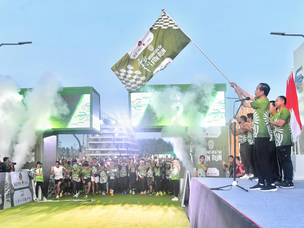 Meriahkan HUT TNI, Presiden Jokowi Buka Nusantara TNI Fun Run di IKN