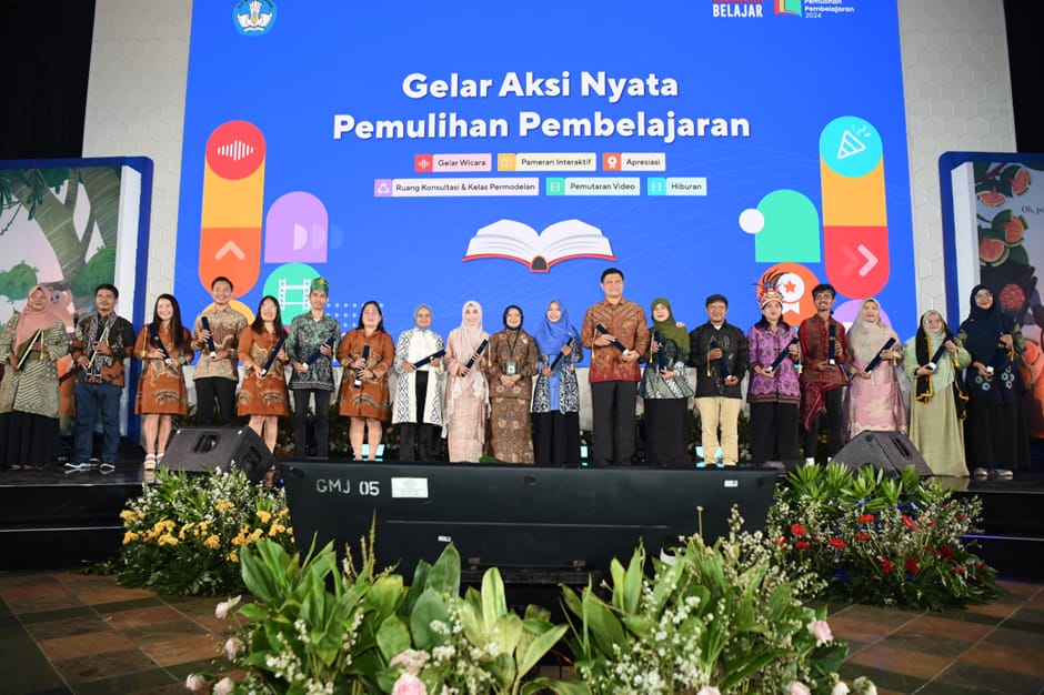 Kemendikbudristek Beri Penghargaan Penggerak Literasi dan Numerasi