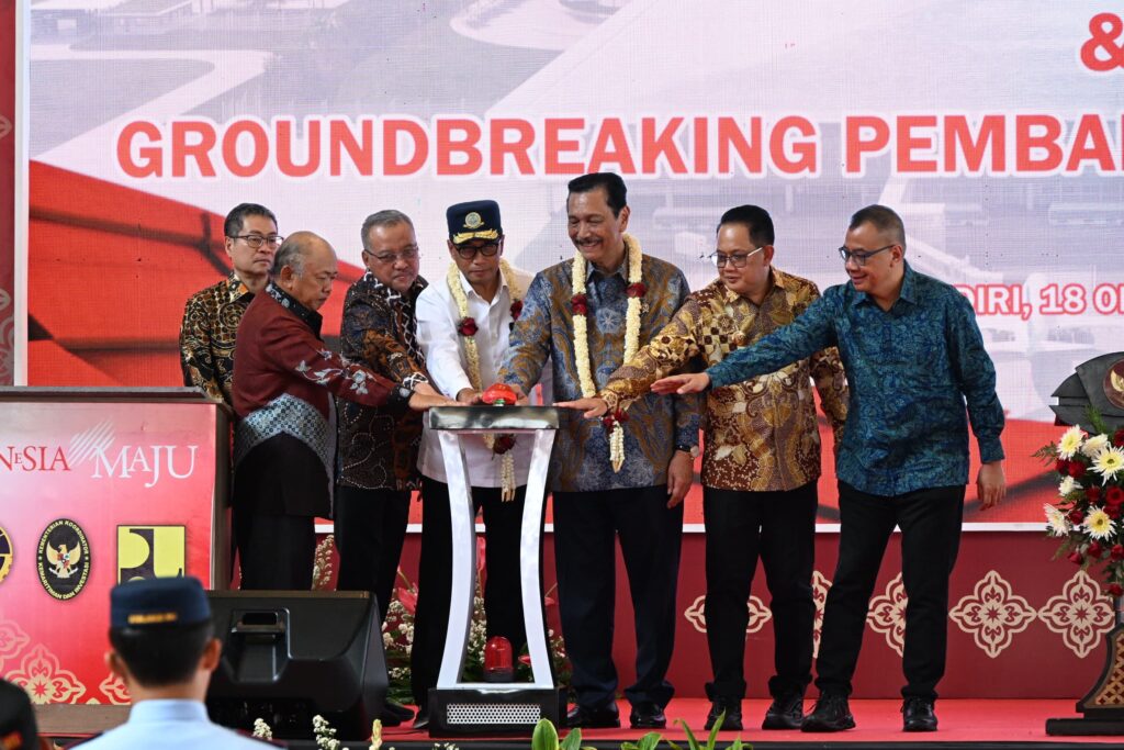 Luhut Resmikan Bandara Dhoho, Proyek Bandara Pertama Tanpa APBN