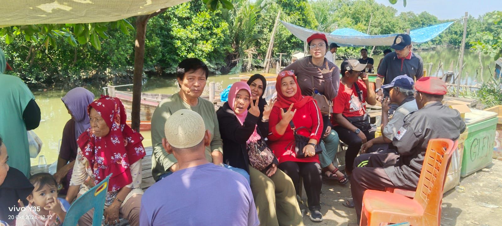 Majelis Taklim DPC PDIP Medan Kunjungi Korban Banjir Rob di Kampung Nelayan Indah
