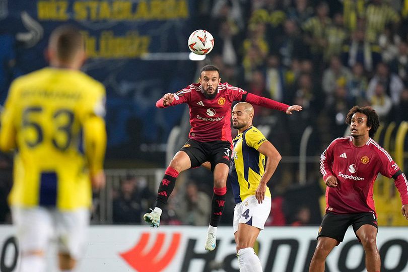 Fenerbahce Tahan Imbang Manchester United 1-1