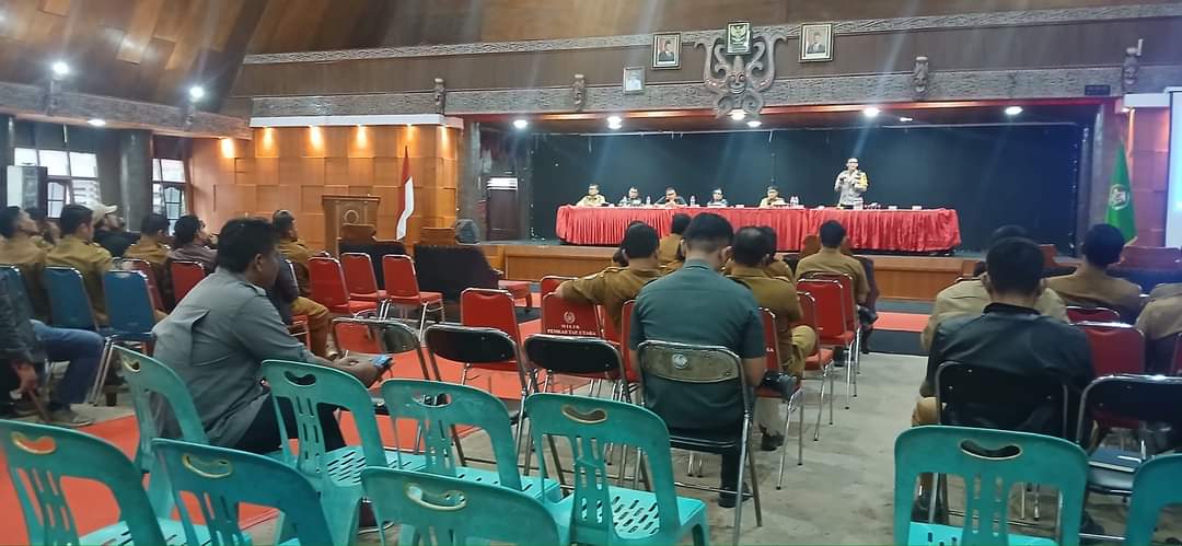 Jelang Pilkada, Pj Bupati Taput Buat Kegiatan Pembinaan Hukum Bagi Kepala Desa Dapat Sorotan Warga