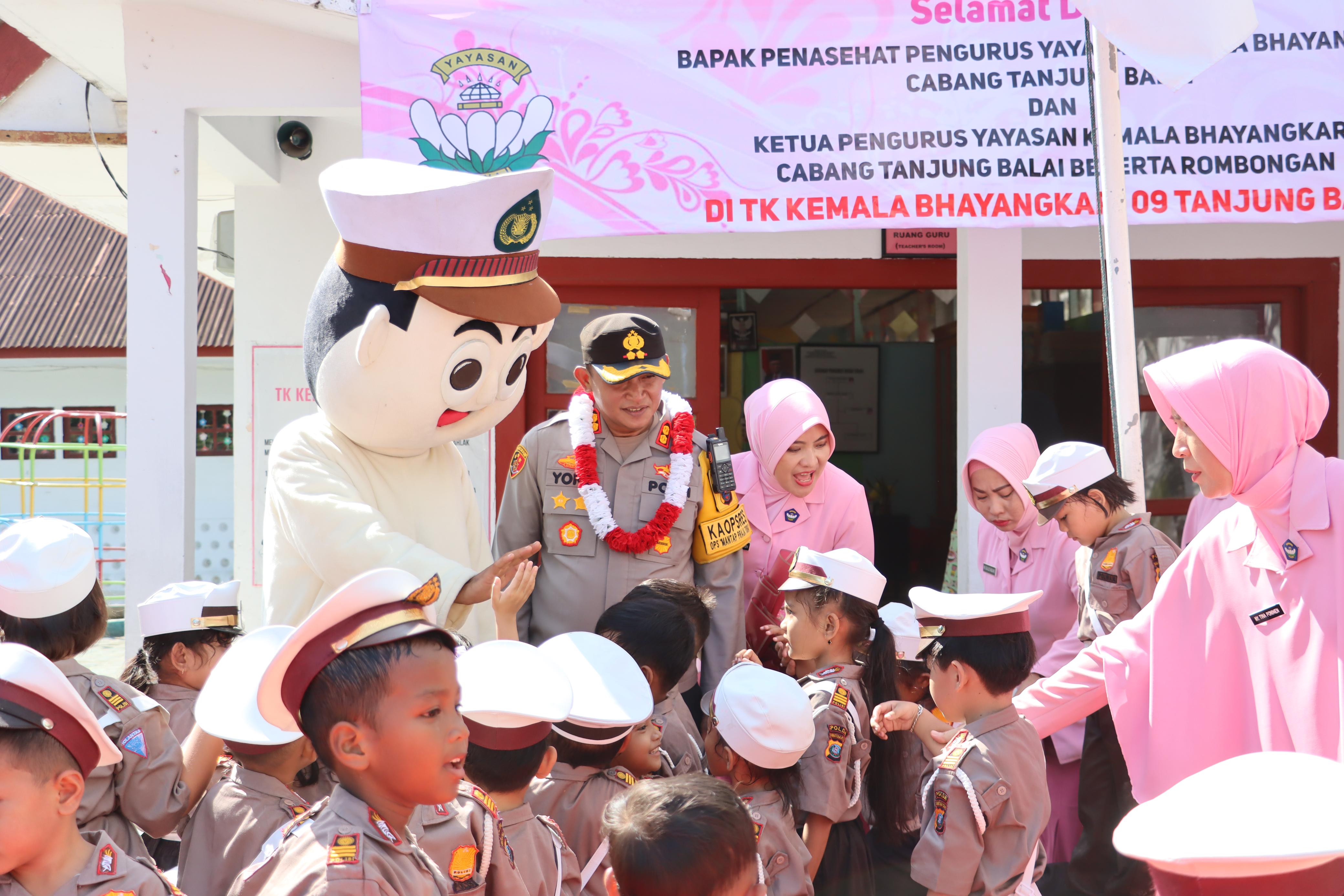 Kapolres Tanjungbalai Terima Sambutan Hangat Saat Kunjungi TK Kemala Bhayangkari 09