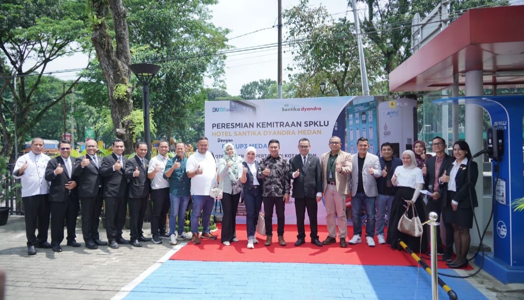 PLN UID Sumut Resmikan SPKLU Kemitraan di Hotel Santika Dyandra Medan