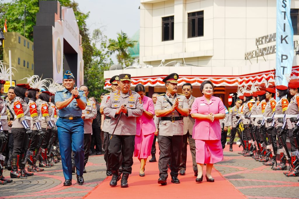 Dalam Pengantar Purna Tugas, Kapolri Soroti Ketegasan Jenderal (HOR) Agus Andrianto
