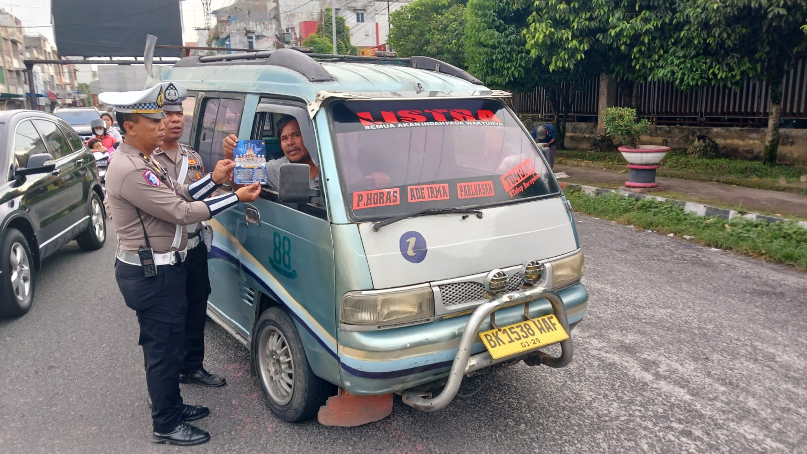 Sat Lantas Polres Pematangsiantar Lakukan Edukasi Tertib Lalu Lintas dan Pembayaran Pajak Kendaraan