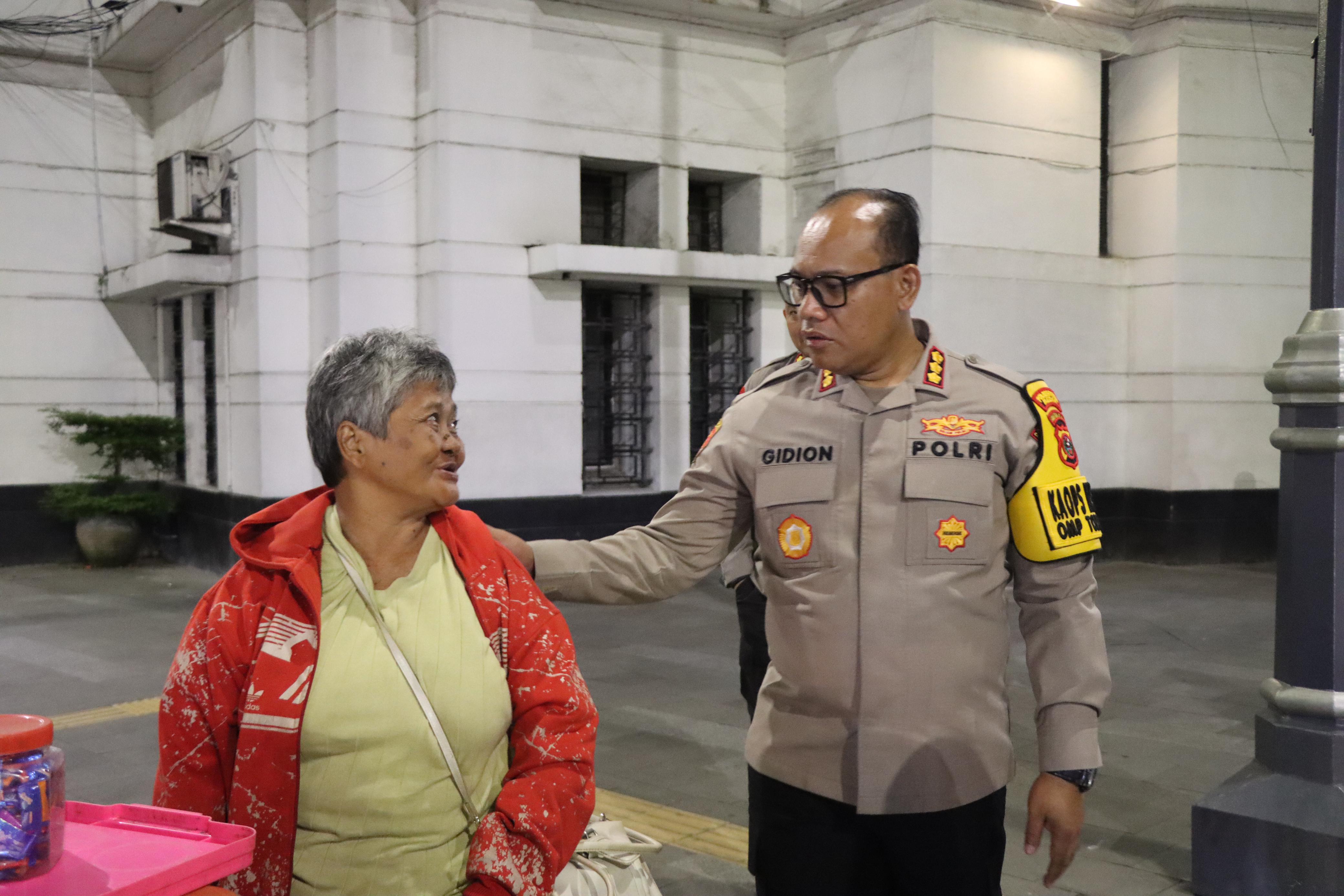 Kapolrestabes Medan dan PJU Gelar Patroli Dialogis di Simpang Kesawan Usai Apel Malam