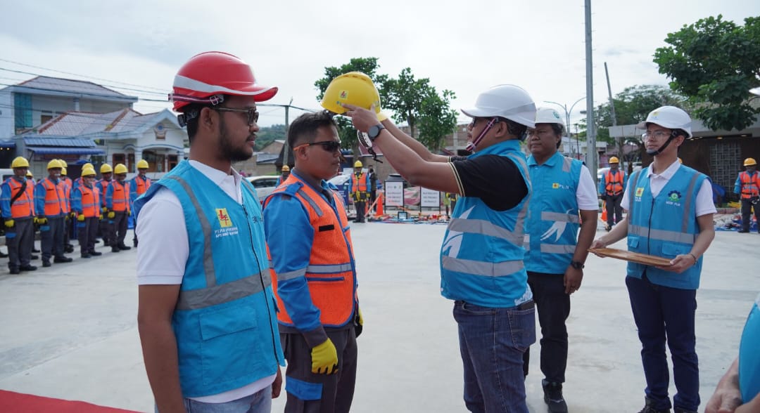 Manajemen PLN Utamakan Keselamatan Lakukan Pengecekan Peralatan Kerja dan APD untuk Personel Siaga Kelistrikan Aquabike World Championship 2024