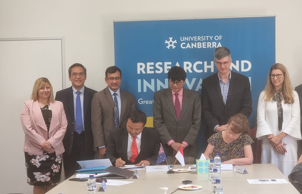 Penandatanganan MoU UNS dan Universitas Canberra: Penelitian Sistem Pengelolaan Bus Listrik