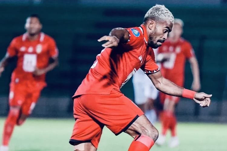 Malut United Menang Telak 3-0 atas Persis Solo di Laga Kandang Perdana