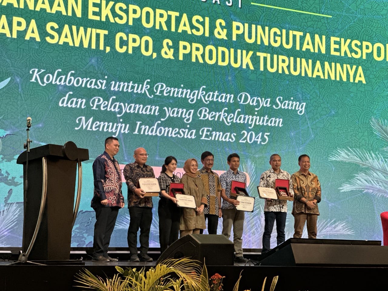Industri Kelapa Sawit Indonesia: Kontribusi Strategis Terhadap Perekonomian Nasional