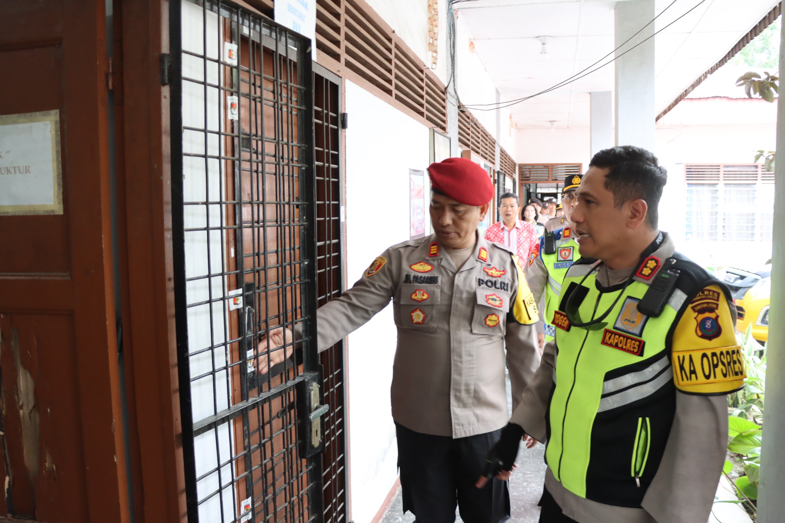 Kapolres Pematangsiantar Kawal Keamanan Logistik Pilkada di Tingkat Kecamatan
