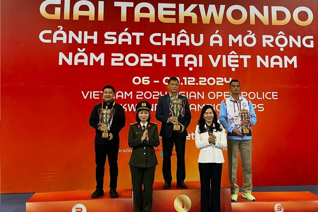 Kejuaraan Taekwondo Polisi Terbuka Vietnam: Tim Garbha Polri Juara Umum Kedua
