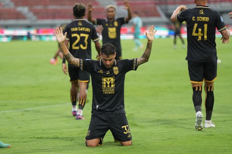Gol Correa dan Sayuri Bawa Malut United Kalahkan PSBS Biak 3-1