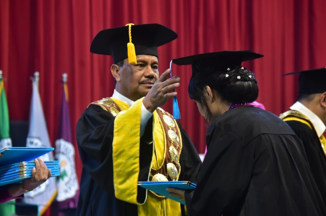 Rektor Wisuda 1.975 Lulusan, Unimed Menuju Universitas yang Unggul
