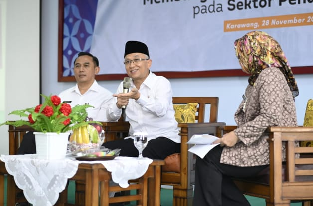 Wamen Atip Tegaskan Pentingnya Peningkatan Kualitas SMK dan Pendidikan Karakter di Karawang