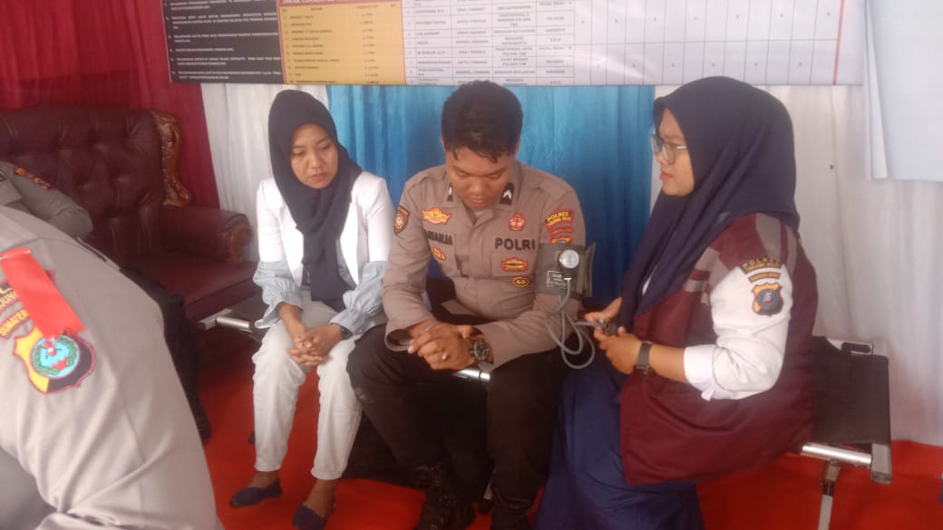 Sidokkes Klinik Polres Tanjungbalai Periksa Kesehatan Personel di Pos PAM Natal dan Tahun Baru