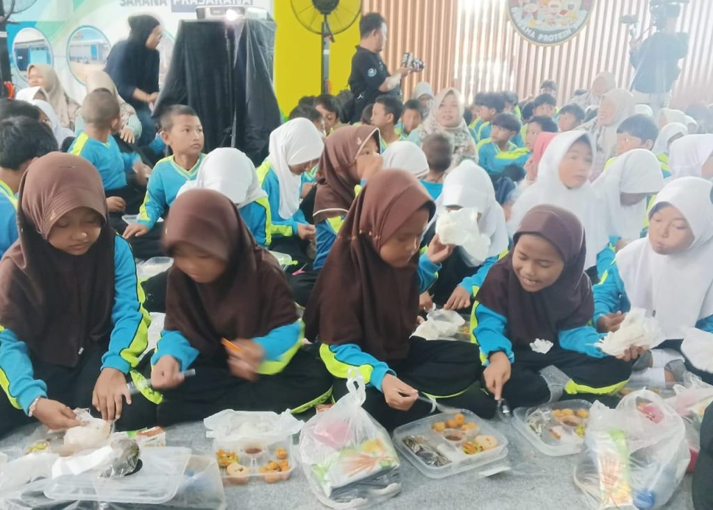 KKP RI Luncurkan Program MBG dengan Menu Ikan untuk Anak-anak di Pekalongan