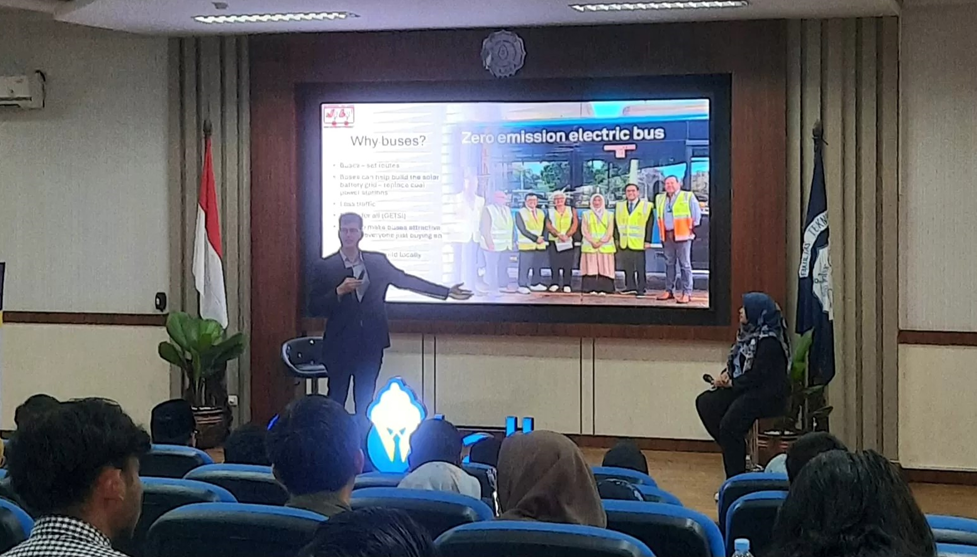 Percepat Elektrifikasi Transportasi Publik, UNS Jalin Kerja Sama dengan NEVCE Australia